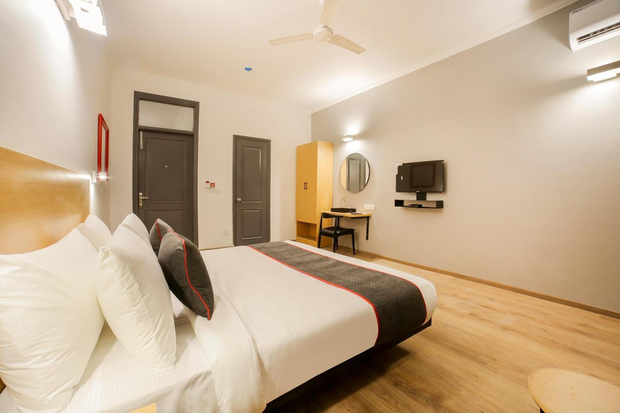 Townhouse 330 Dlf Phase-2 Near Leisure Valley Park Gurgaon Bagian luar foto