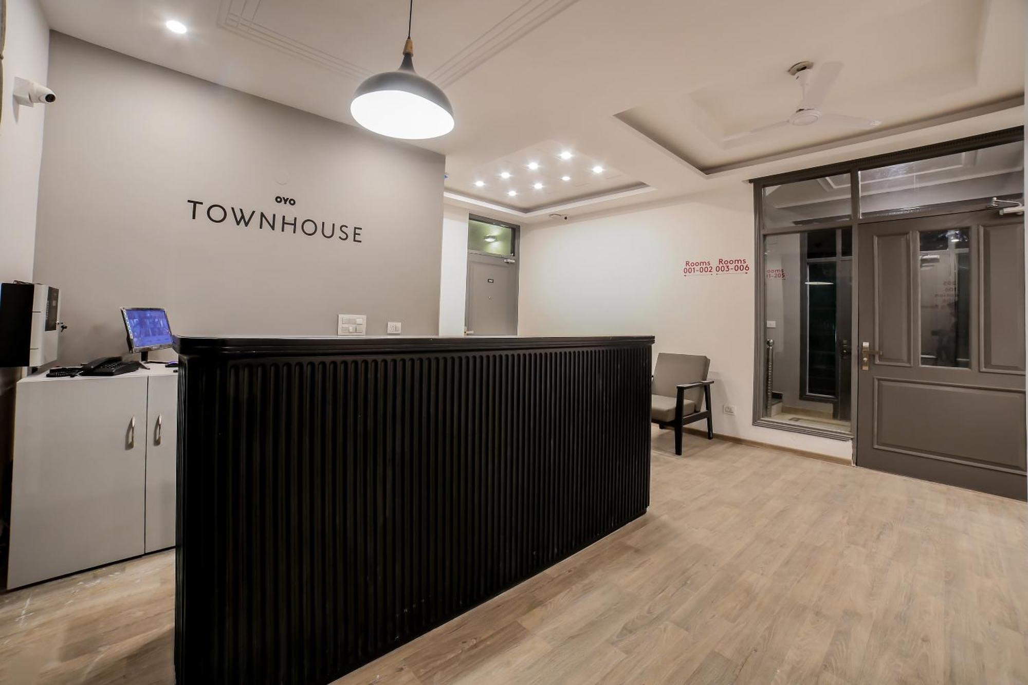 Townhouse 330 Dlf Phase-2 Near Leisure Valley Park Gurgaon Bagian luar foto